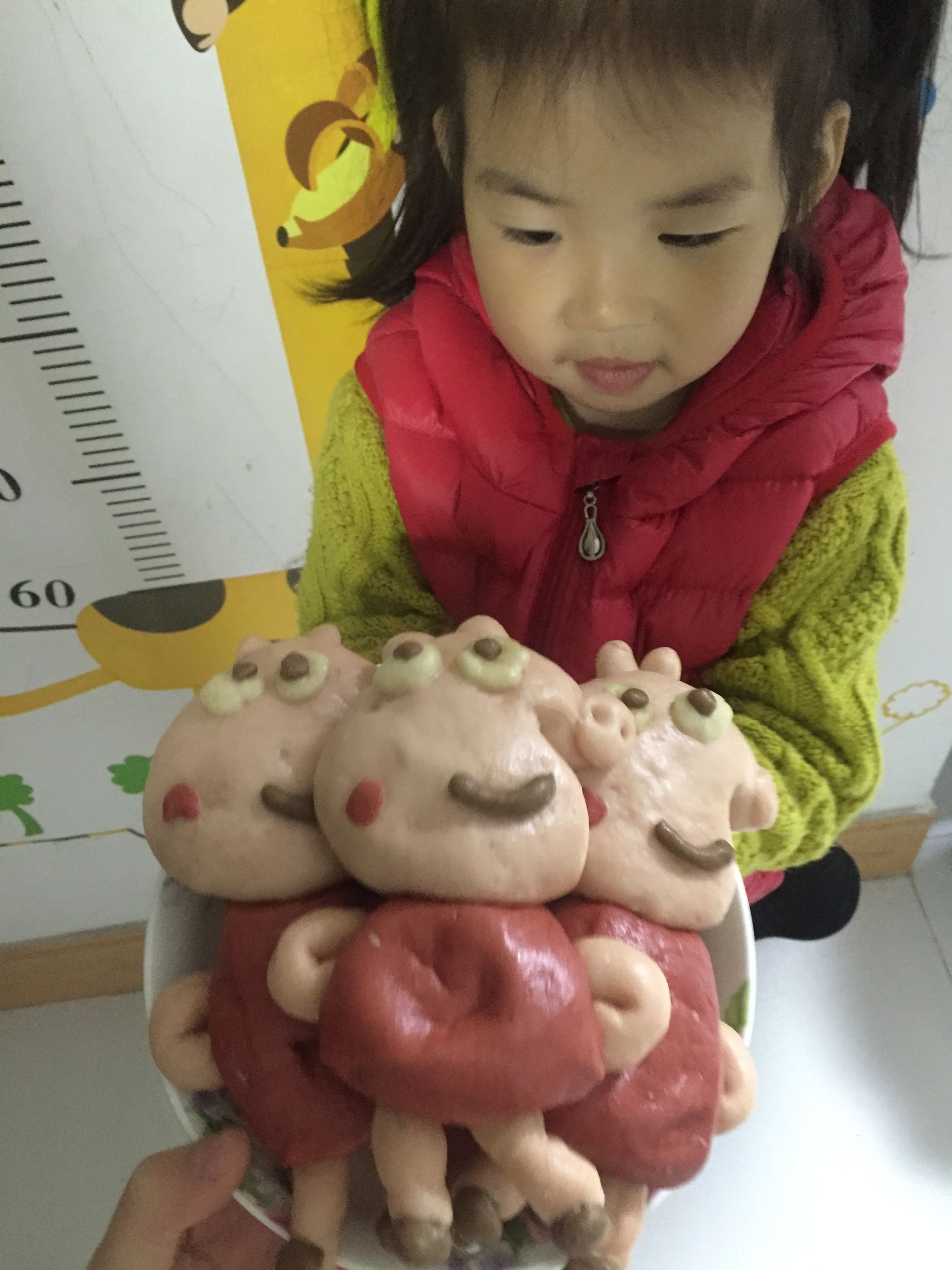 小猪佩奇做雪糕和面包,小猪佩奇做可以吃的小馒头