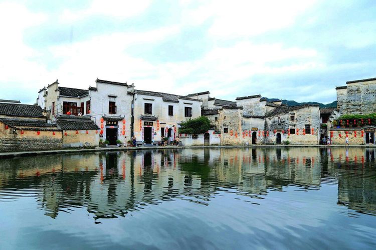 水光潋滟晴方好描写哪个景点,山色空蒙雨亦奇