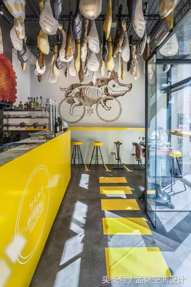 西班牙有家快餐厅也太有意思了,尽然用火腿来做装饰