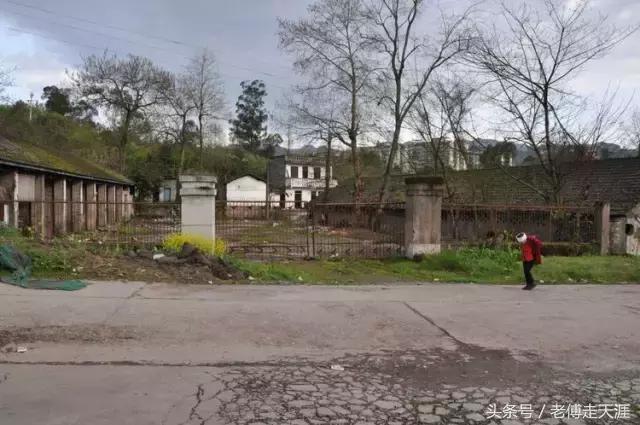 梁中与红中曾合校办学多年~两校原是亲生血缘关系