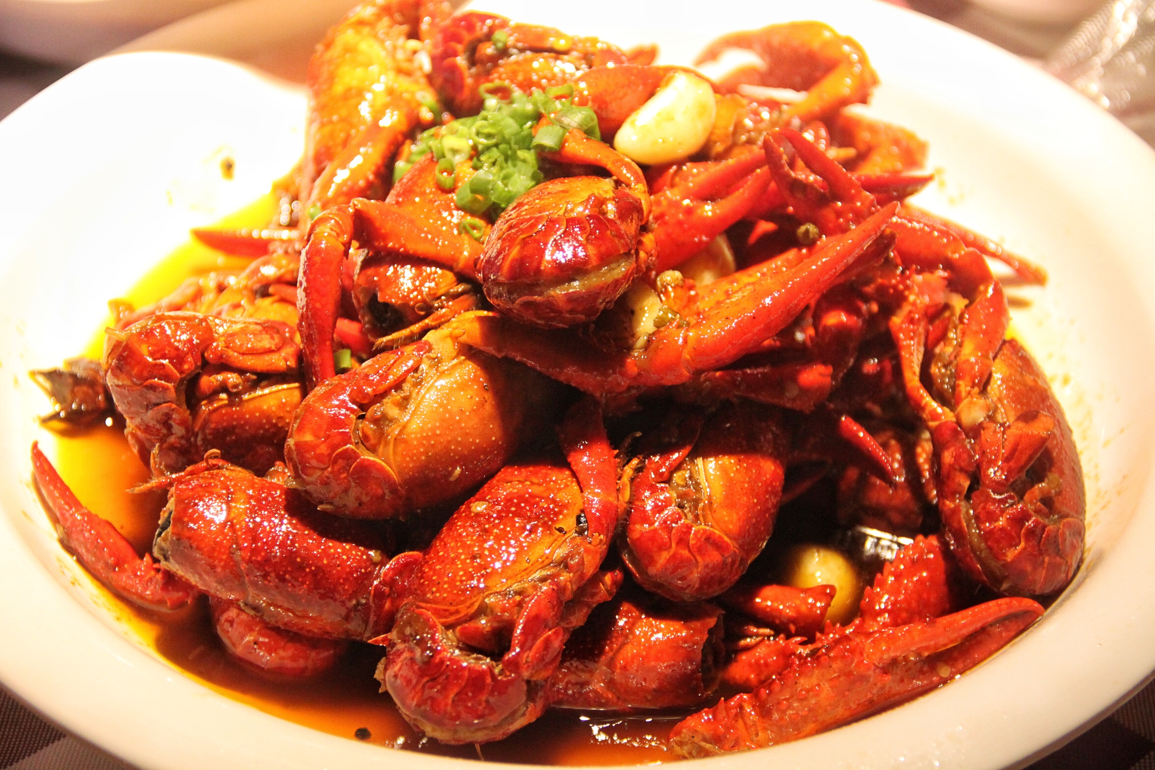 5年来它是棠下最火的宵夜店，16大盘虾蟹满汉全席震撼朋友圈