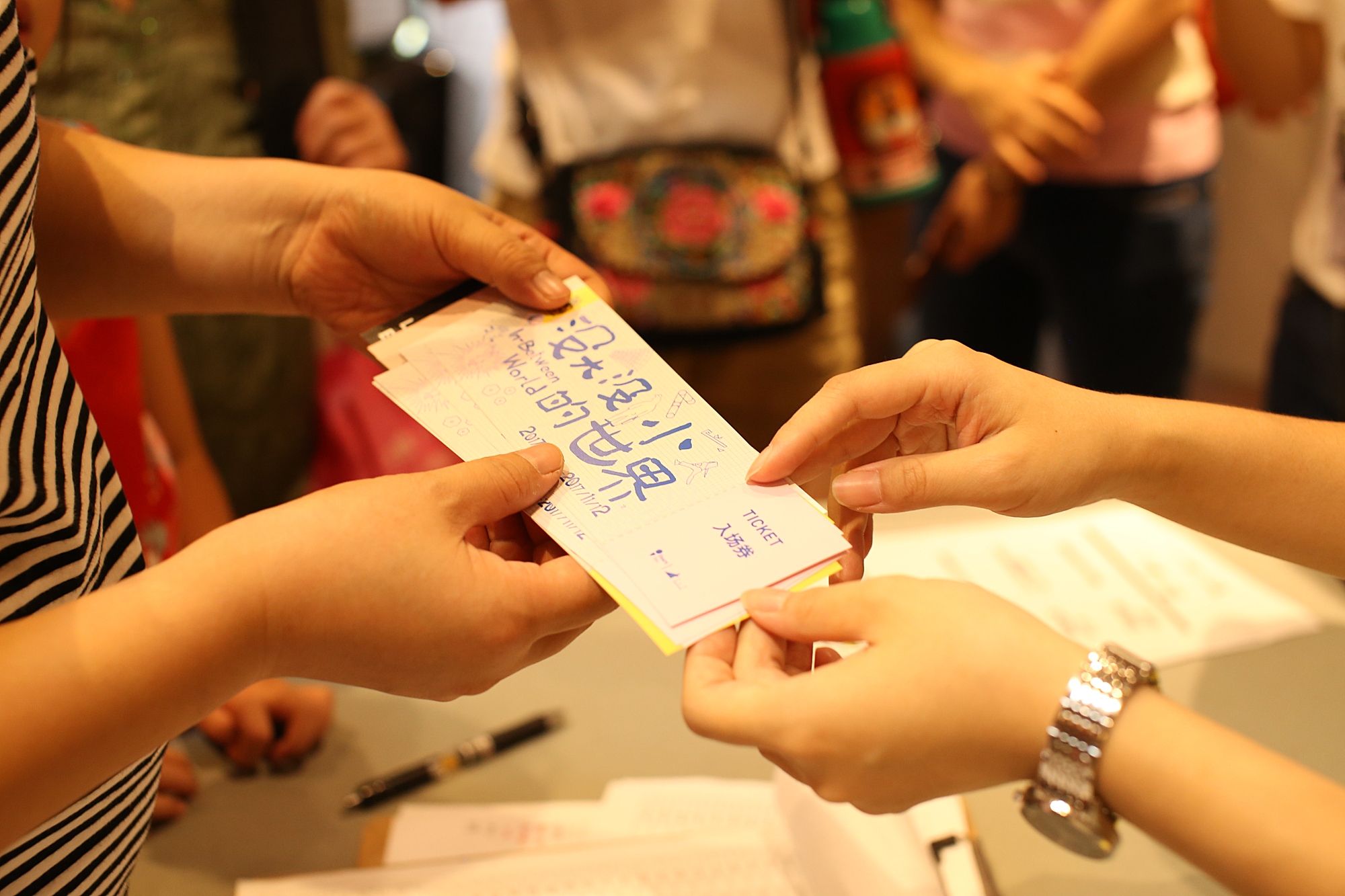 *袜丝**艺术品：大人想到的性暗示，可是小朋友想到的是辣椒