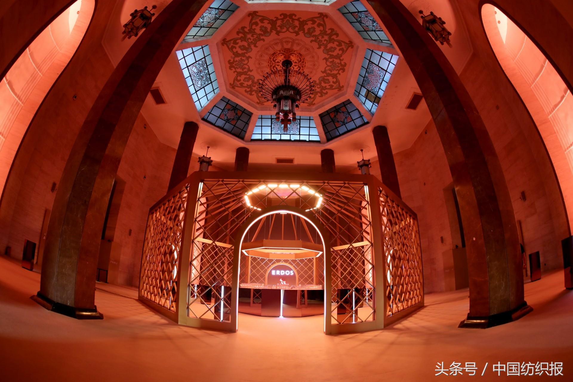 昨晚ERDOS“逐光”大秀，为何有种令人失眠的震撼？