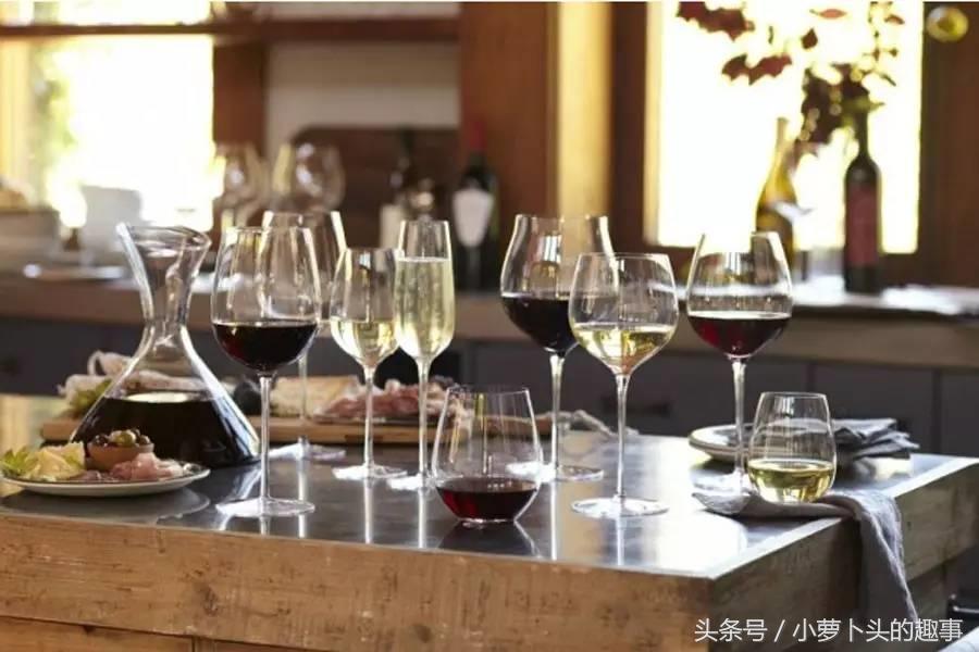 具体介绍一款葡萄酒200字,葡萄酒分类常见葡萄酒的品种大全