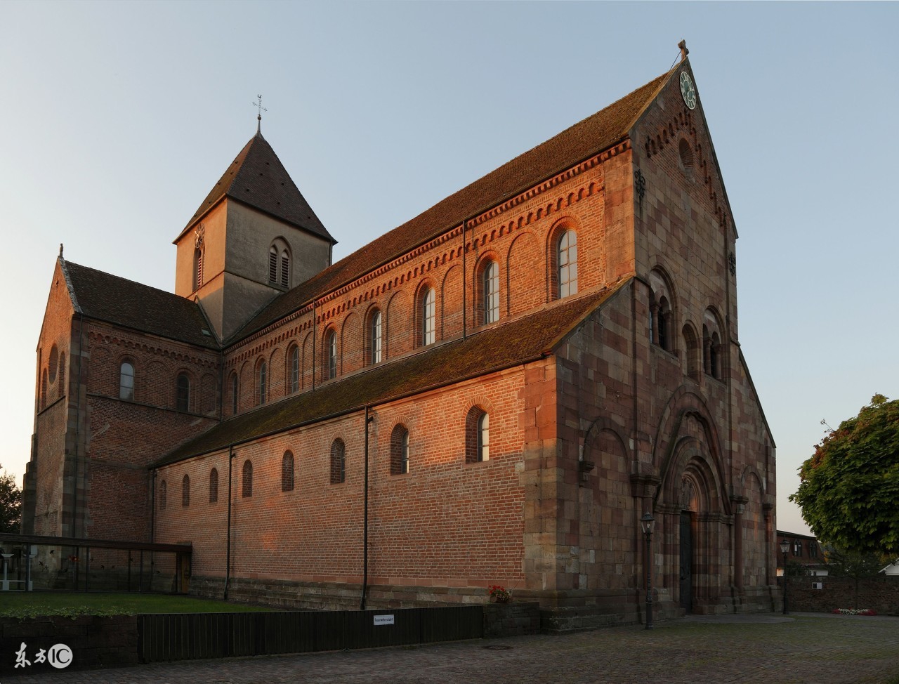 欧洲中世纪修道院,欧洲中世纪教堂的风格