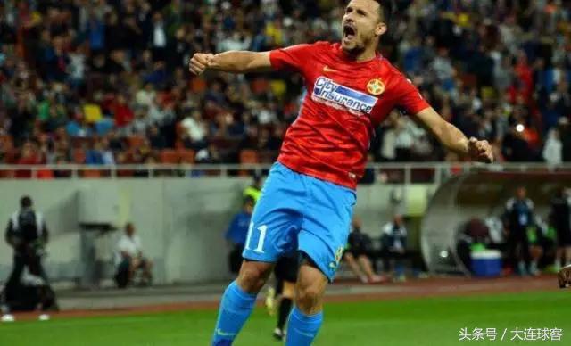 连足旧将追踪:费租传射赢保级关键战,斯库又进标志任意球