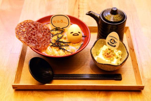 日本网红表情包懒蛋蛋开了家咖啡馆，里面的日料都是假的