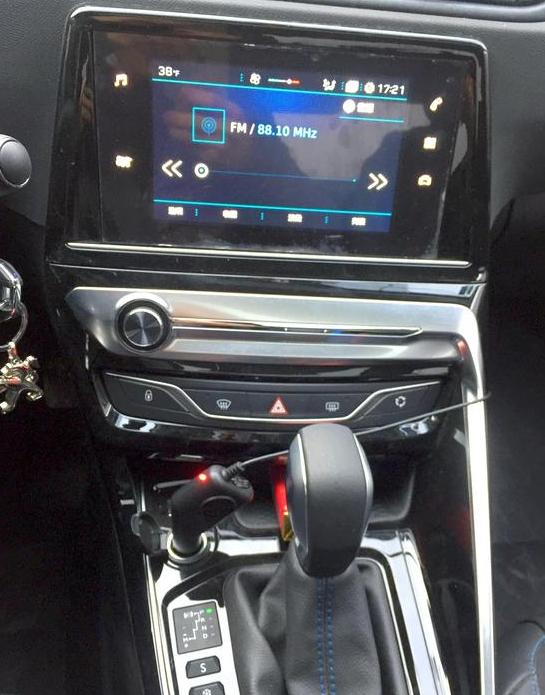 新款308用户反馈，比韩系车稳，内饰显得更加大气了，开着舒服