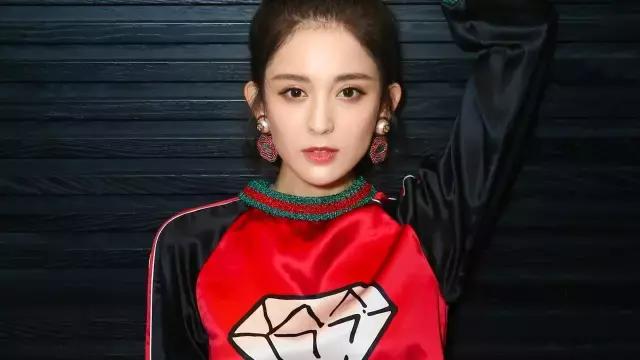 有效化妆的关键一定是底妆干净,底妆又脏又显老怎么办