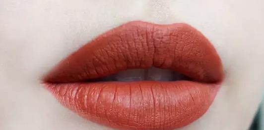 别人涂口红好看自己涂不好看,别人涂口红随便都好看