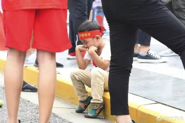 赢了！中乌大战1:0！*歌国**响彻江城！