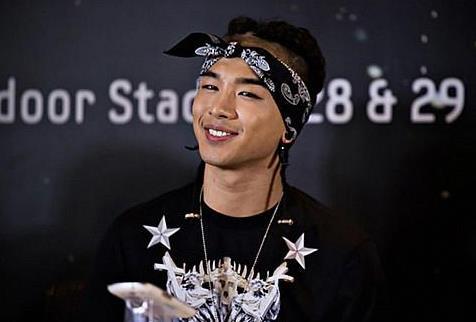 2017年秋冬的流行头饰有哪些款式,2024年最火的冬季穿搭头饰