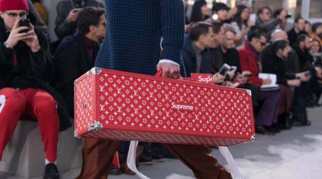 够拽丨Supreme抢货机器人，让这些哥们赚了一个亿