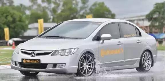 这条名为6的轮胎让你刹车距离短5米关键时刻能救命