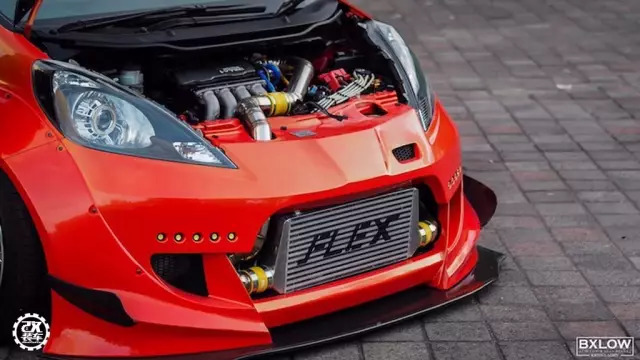 为了装上心仪轮毂换成五孔轴头，这辆爆改宽体的涡轮飞度真帅！