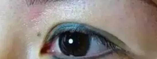 美瞳线和眼线哪个更漂亮一些,美瞳线加宽和画眼线的区别