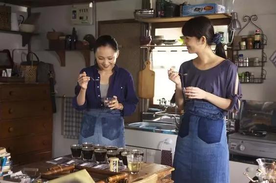 一口咖啡,一幕人生:细品经典电影里的「甘甜苦涩」