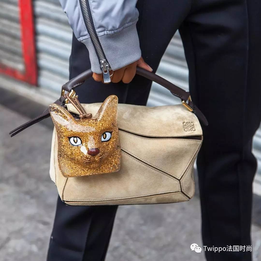 迷你小肩包,现在还流行小皮包包吗