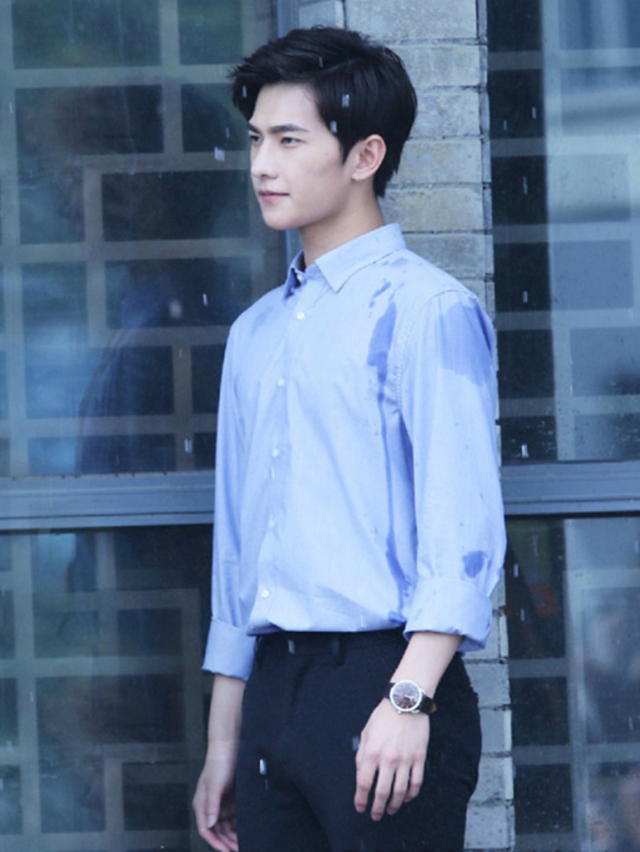 杨洋冬日暖男风造型穿搭,杨洋的运动装穿搭学院青春感十足