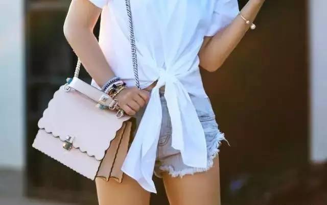 总说要Chanel、LV包包，但你连锁扣怎么打开都不知道！