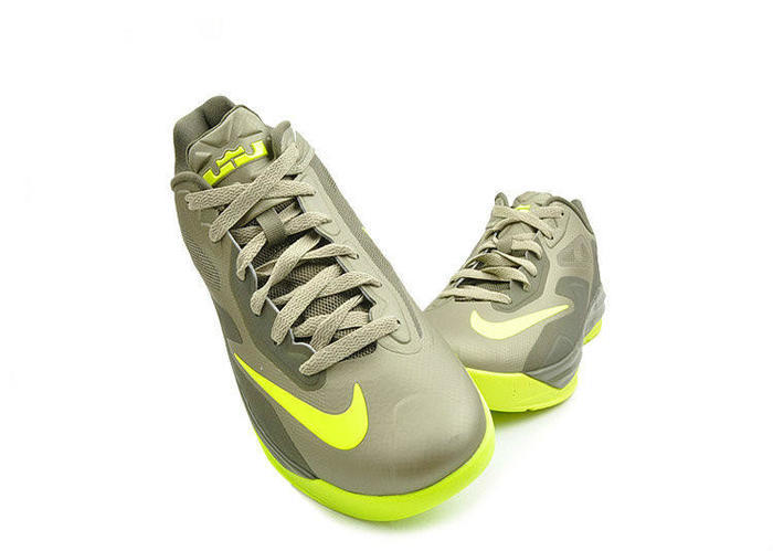 nba球星对詹姆斯球鞋的评价,詹姆斯支线见证5代偏小吗