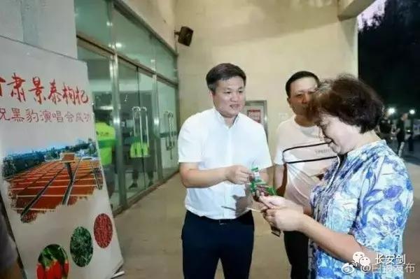 奥巴马卸任时对特朗普的警告,奥巴马卸任演讲调侃希拉里特朗普