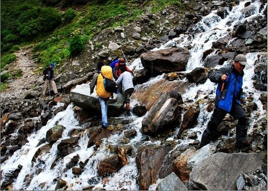靠近喜马拉雅山脉的印度城市,印度喜马拉雅山下的小镇
