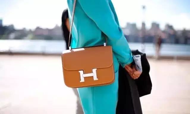 总说要Chanel、LV包包，但你连锁扣怎么打开都不知道！