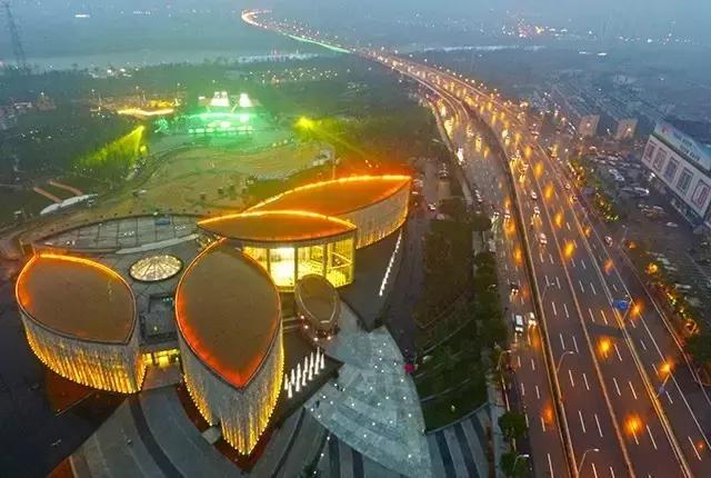 了解一座城的方式就是去当地的博物馆和菜市场，来长沙这些博物馆定让你不虚此行