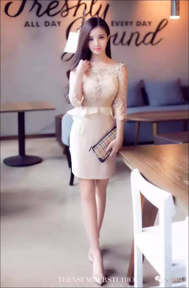 年入百万,樱花公益女神,“楚楚”动人的足球宝贝