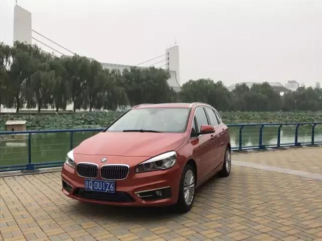 16款宝马220i旅行车评测,2019款宝马220i旅行版测评视频