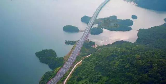 中国最新水上公路视频,中国首条水上公路视频