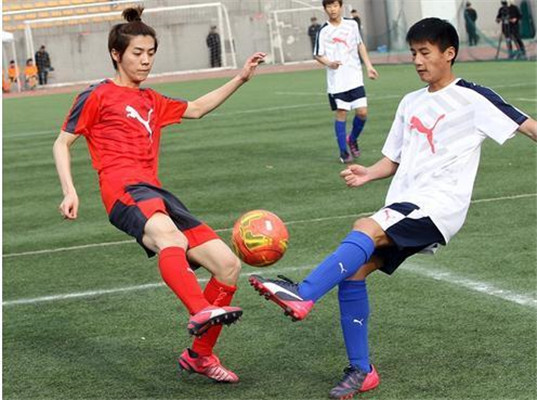 踢足球最帅瞬间,踢足球超帅视频