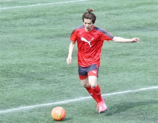 踢足球最帅瞬间,踢足球超帅视频