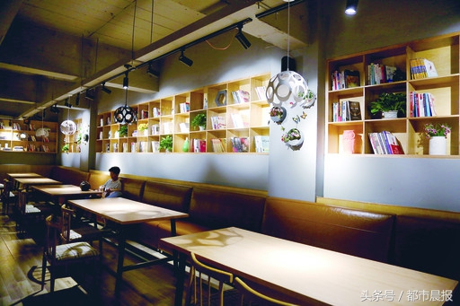 书吧？咖啡厅？不，这是江苏师大食堂