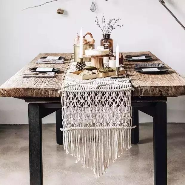 给餐桌铺上桌布,美颜瞬间完成