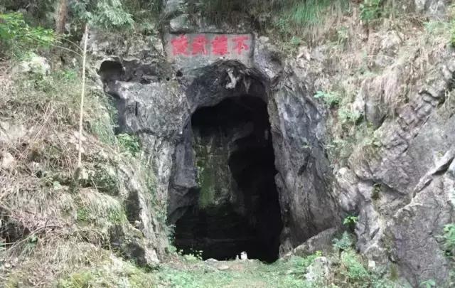 仙人洞里面的洞天,走进钟乳石洞在哪里