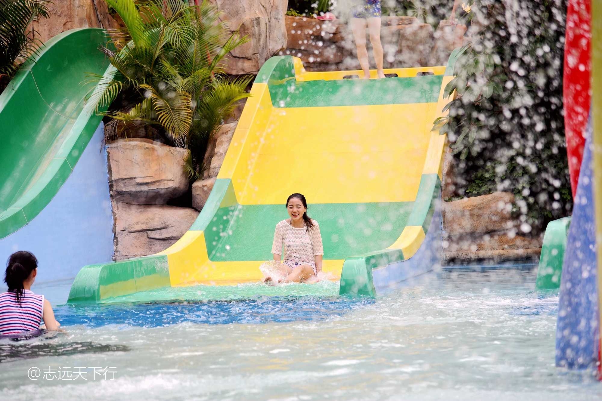 最美的女童海南,最美的小女生去游乐场玩