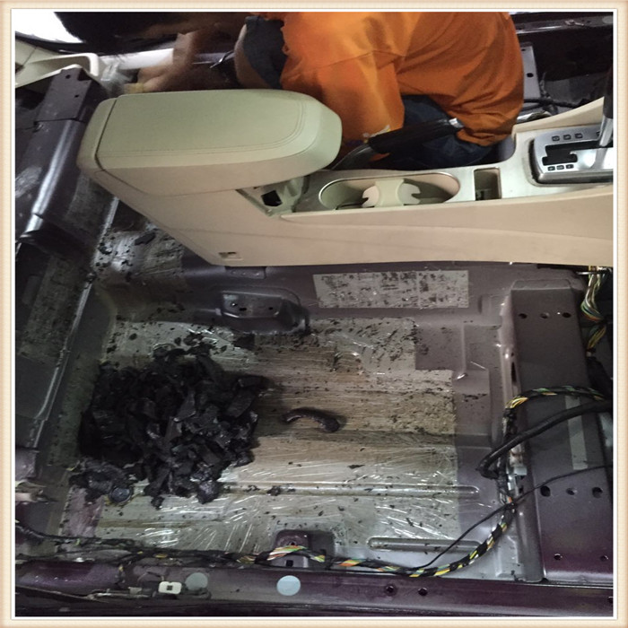 福特福克斯隔音板拆卸教程,福克斯换隔音棉和止震板