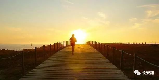 当我们声讨“后厨乱”“床单脏”“刷单狂”时，如何治理信用海洋各种难堪的裸泳？