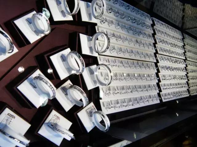 经济学冷知识与生活,黄金铂金钯金哪个值得投资