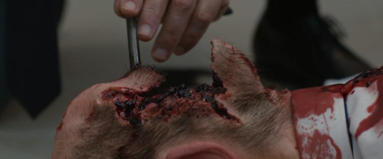 一部超血腥恐怖电影,变态公司给每个员工安装遥控*弹炸**,超可怕