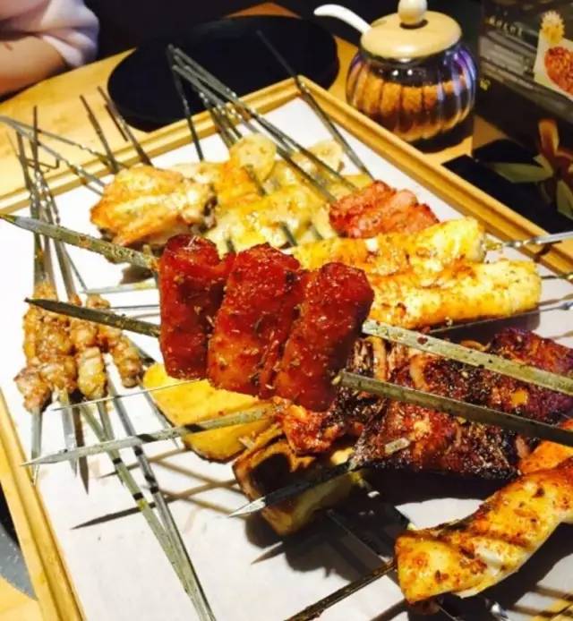 北京十大必吃连锁店,京城最火的12家撸串圣地