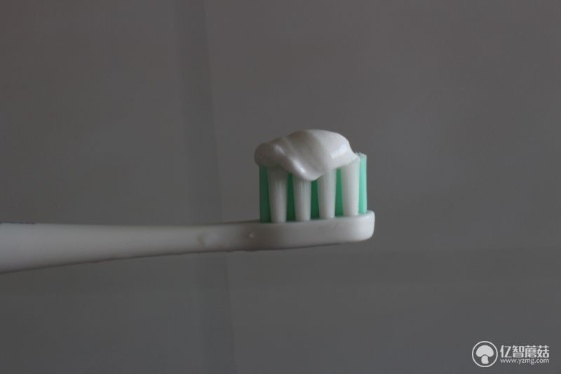 usmile声波电动牙刷如何使用,电动牙刷测评usmile智能声波