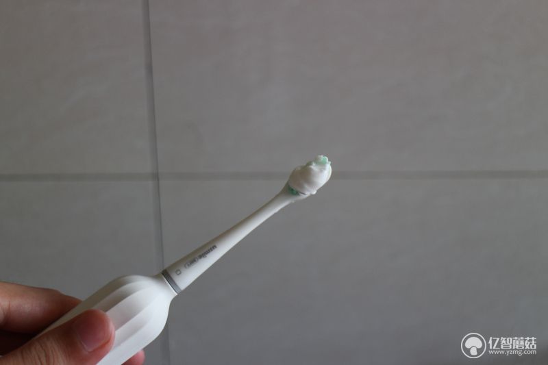usmile声波电动牙刷如何使用,电动牙刷测评usmile智能声波