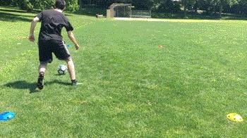 教你快速摆脱停球和转身一气呵成,哈维停球摆脱集锦