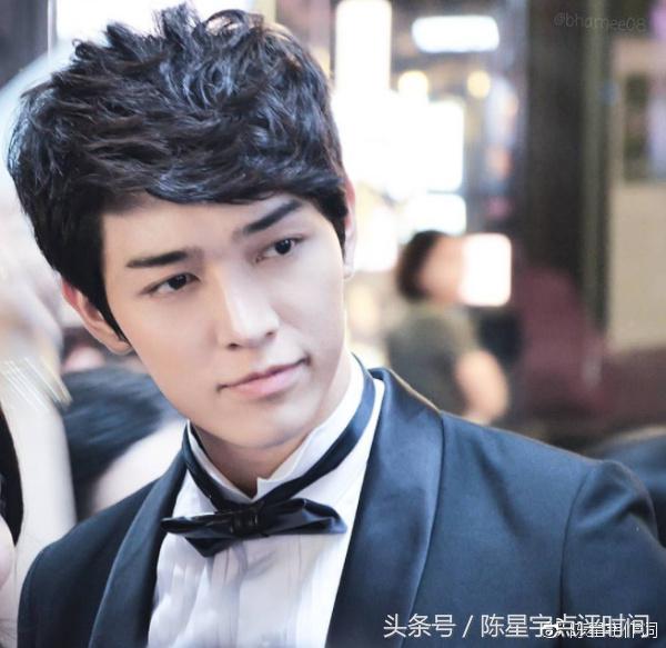 泰国时尚圈新晋宠儿神哥GxxodItthipat轻松驾驭百变造型