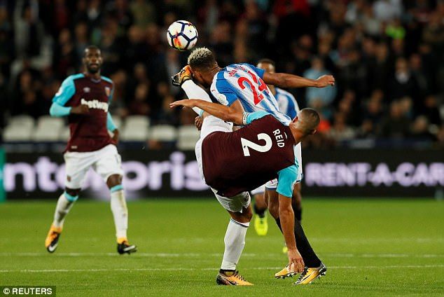 马内踢守门员被红牌罚下,曼城利物浦马内被红牌罚下