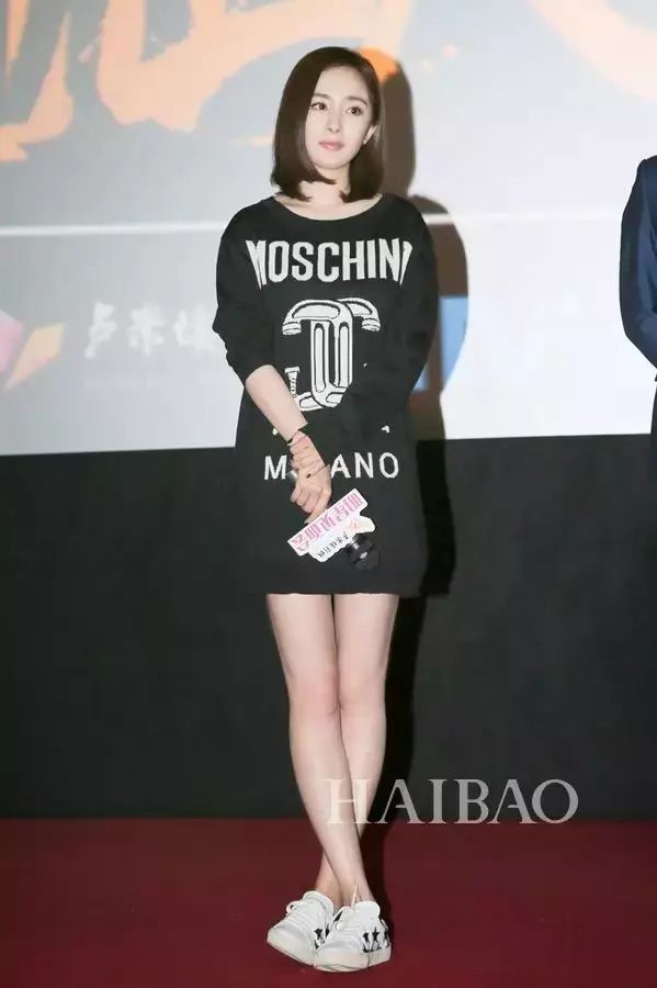 杨幂穿的最火的牌子,杨幂亚太区代言什么品牌