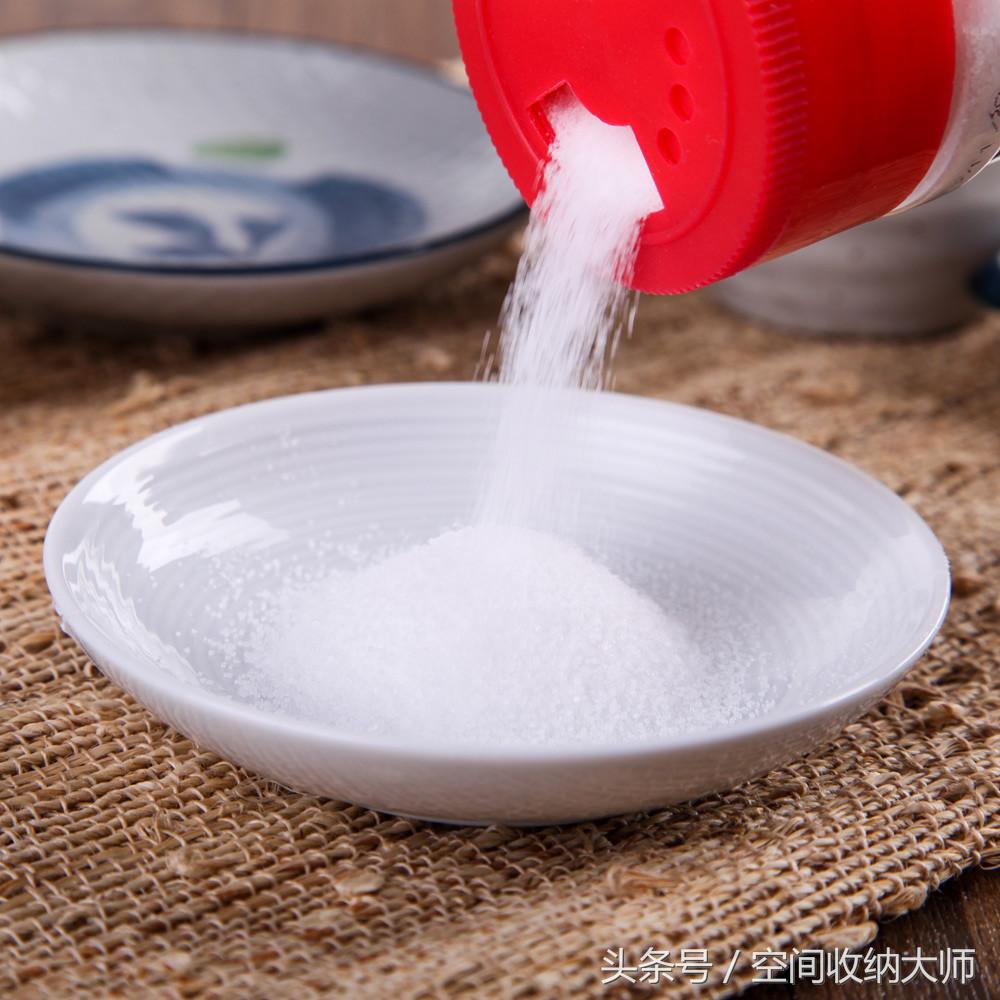 发霉的衣物用什么东西可以洗得掉,防止衣物发霉神器